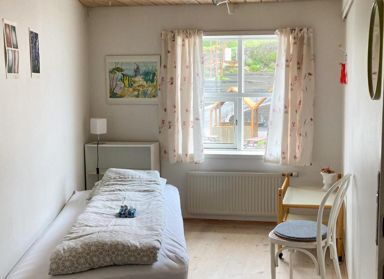 Guesthouse At The Boat Harbour Tórshavn Esterno foto
