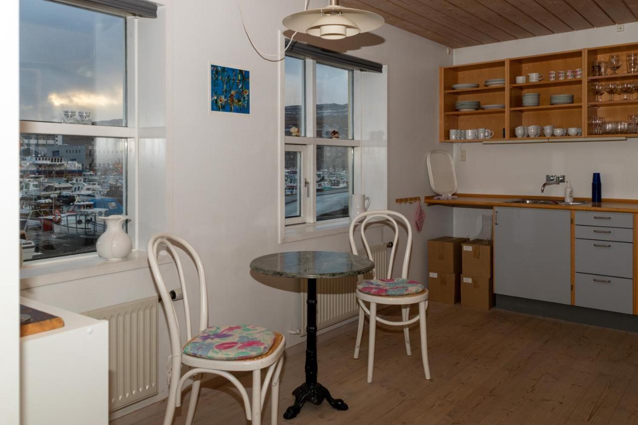 Guesthouse At The Boat Harbour Tórshavn Esterno foto