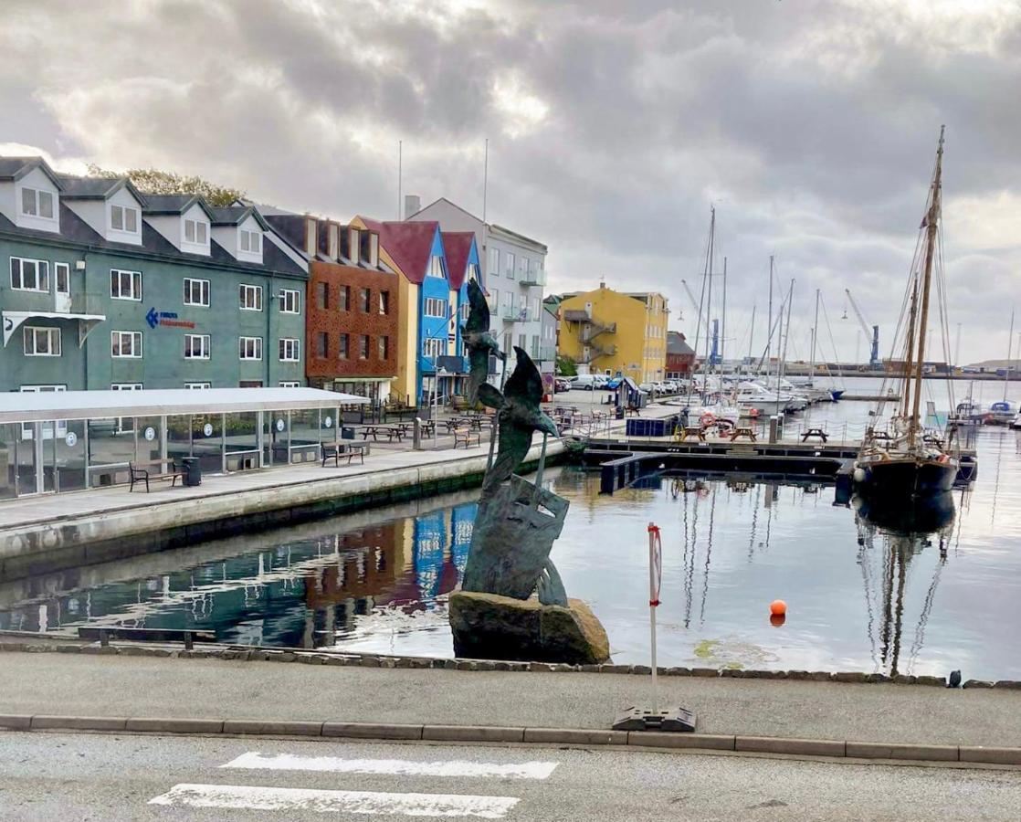 Guesthouse At The Boat Harbour Tórshavn Esterno foto